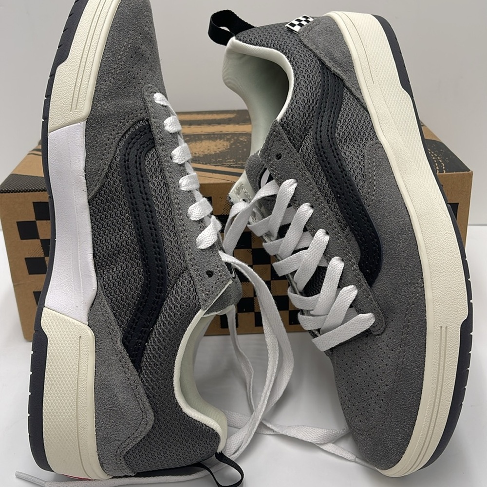 Vans WMNS Zahba Grey/Black
VN0007QQN43
Sneakers - Picture 11 of 16